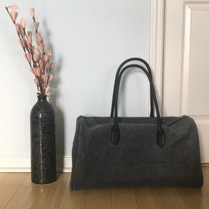 Large DSW Weekender in felt optic 🧳